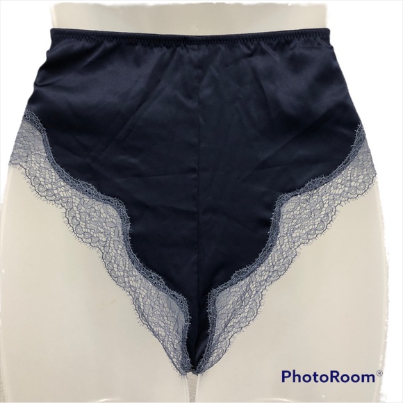 Victoria’s Secret 34D & Medium Brazilian Slip Panty & Leopard Print Plunge Bra - Picture 9 of 11